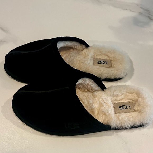 Men’s ’Scuff’ UGGS, black, size 10 - Picture 2 of 4